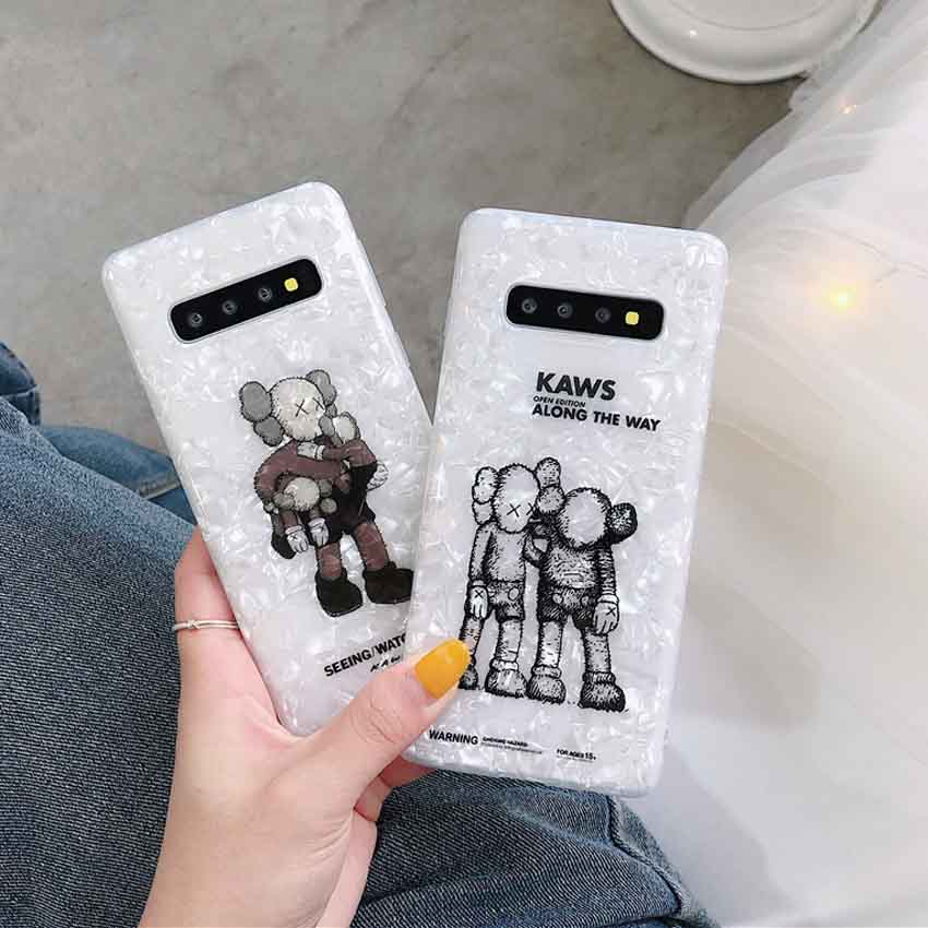 Kaws ギャラクシーs10 ケース キャラクター