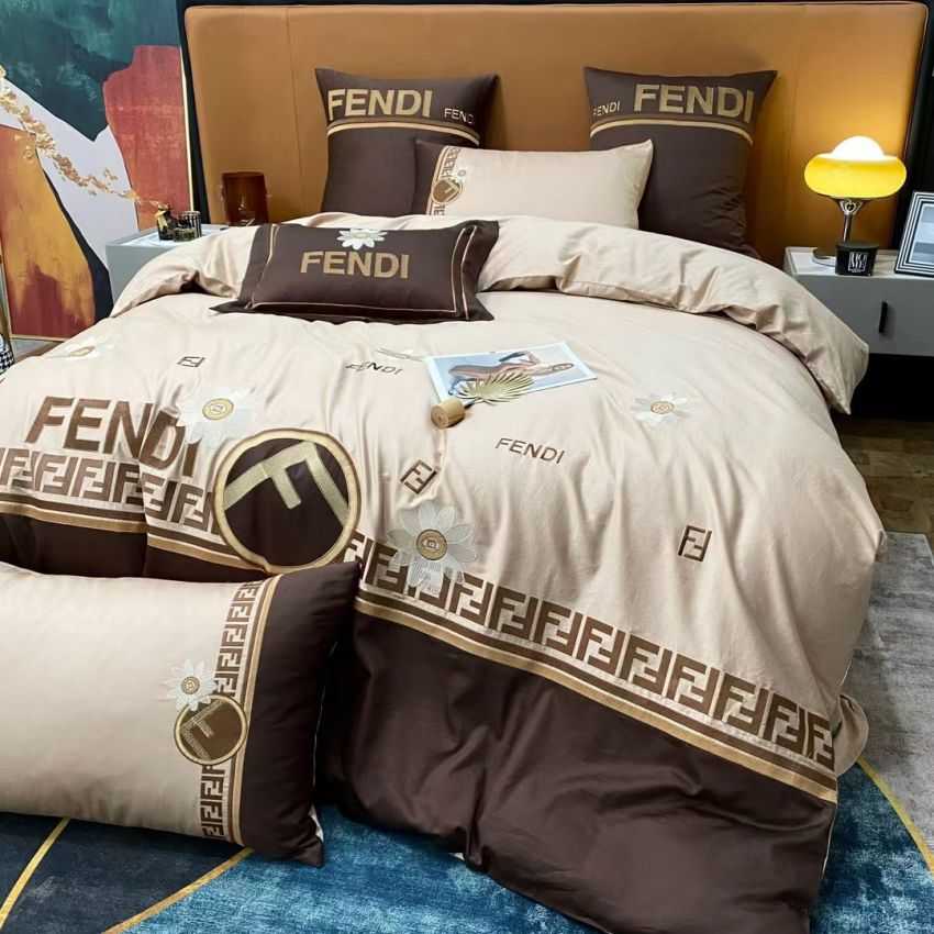 ベッドカバー  FENDI キングサイズ