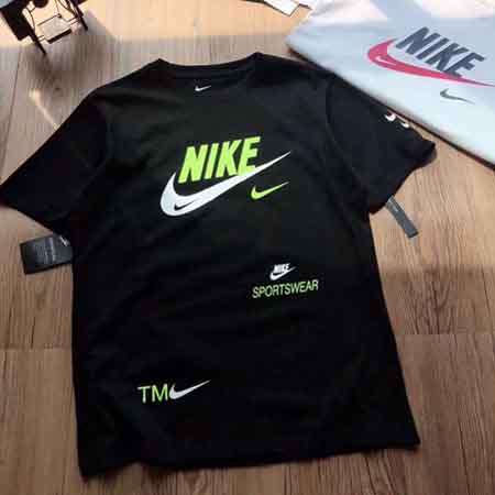 ナイキ 半袖シャツ Tシャツ ブラック ホワイト Nike プリントシャツ 男女 ペアルック スポーツウエア Nike 運動服 激安
