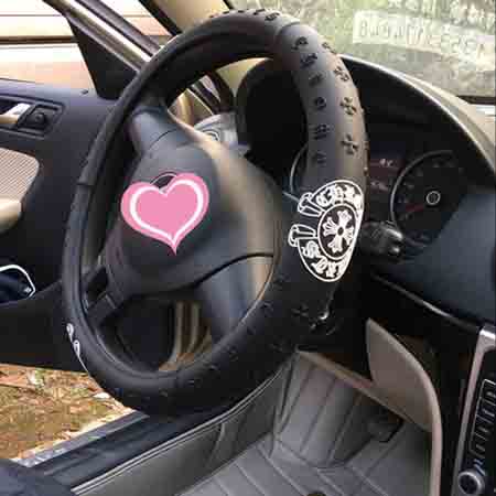 クロムハーツ 車ハンドルカバー 個性的 Chrome Hearts ステアリングカバー 滑り止め